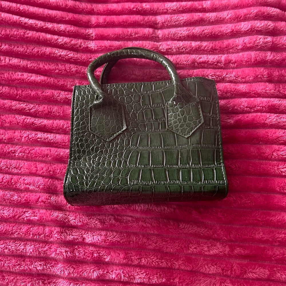 Elegant Green Crocodile-Embossed Handbag